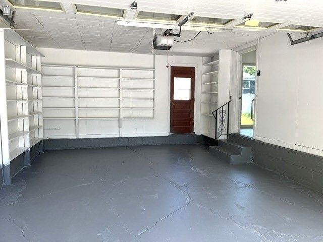 110 Longmeadow Dr, Lowell, MA 01852