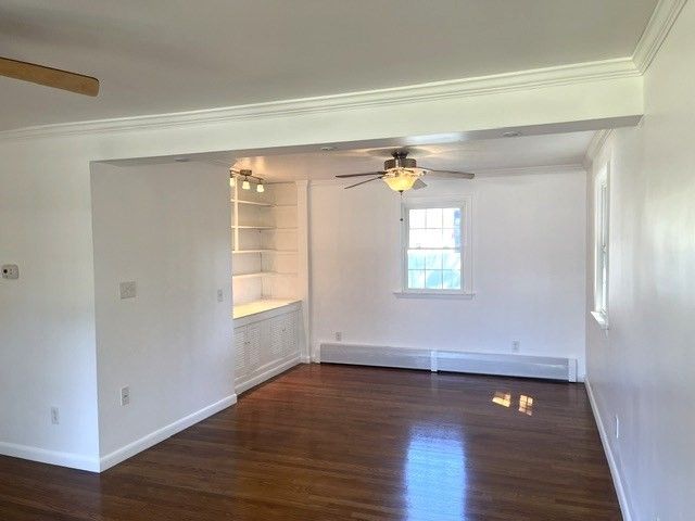 110 Longmeadow Dr, Lowell, MA 01852
