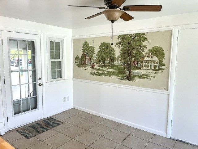 110 Longmeadow Dr, Lowell, MA 01852