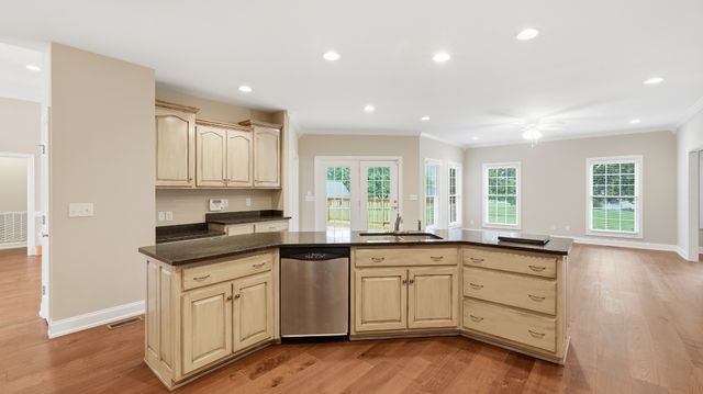 229 Ridgecrest Dr, Winchester, TN 37398