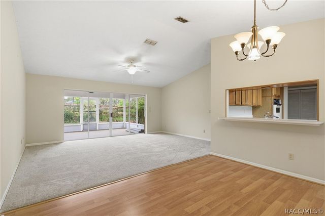 6068 W Douneray Loop, Crystal River, FL 34429