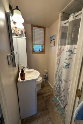 14 Coolidge Road, Hampton Bays, NY 11946