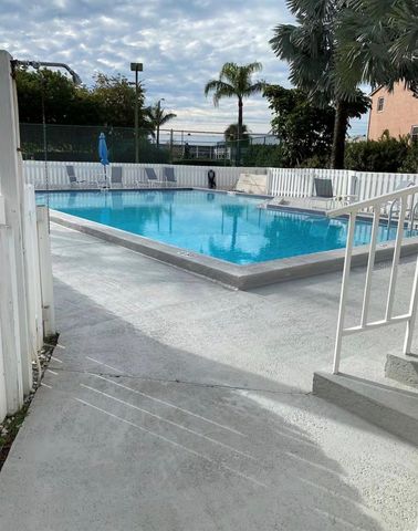 1125 PINELLAS BAYWAY S 201, St Petersburg, FL 33715