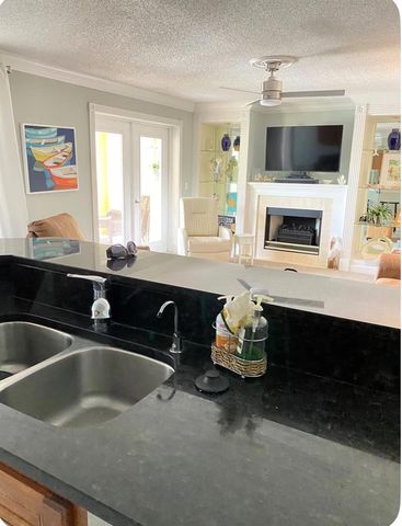 1125 PINELLAS BAYWAY S 201, St Petersburg, FL 33715