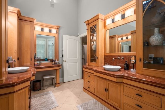 11 Black Horse Lane, Andover, MA 01810