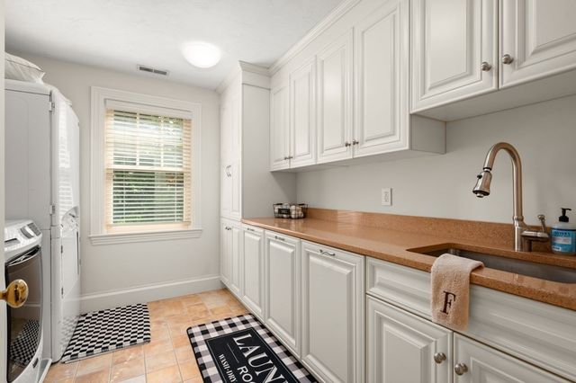 11 Black Horse Lane, Andover, MA 01810