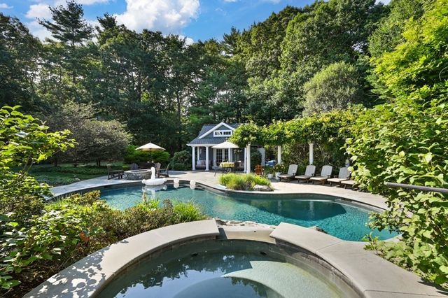 11 Black Horse Lane, Andover, MA 01810