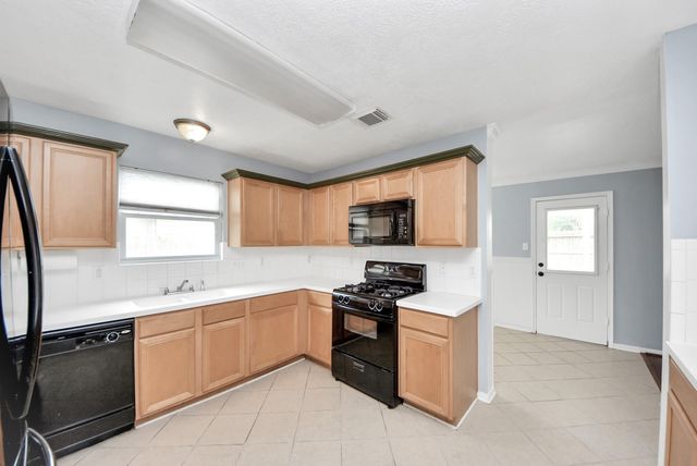 7238 Foxshadows Lane, Humble, TX 77338