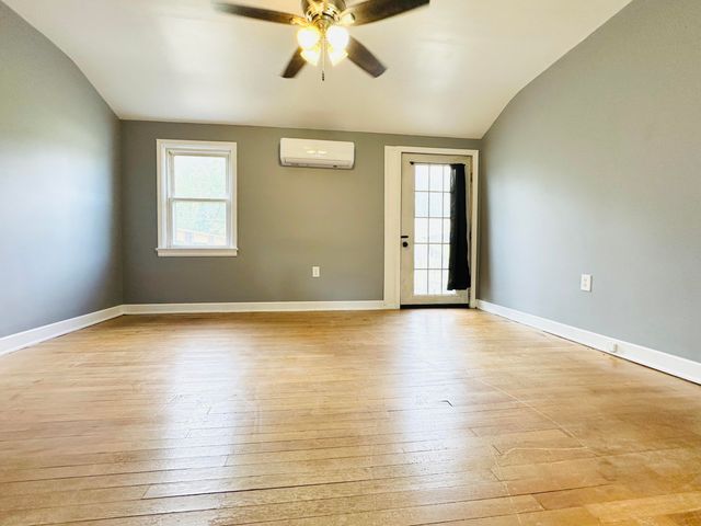 5498 Highway 472, Manchester, KY 40962