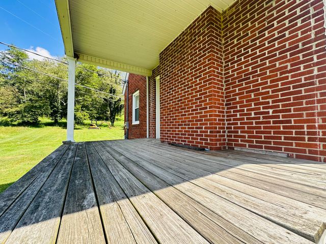 5498 Highway 472, Manchester, KY 40962