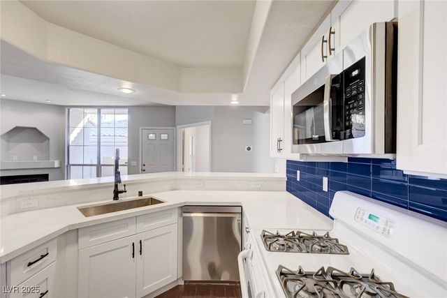 6709 Cobre Azul Avenue 102, Las Vegas, NV 89108