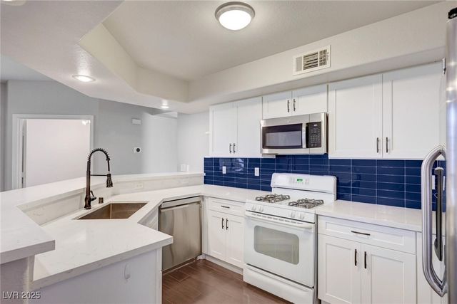 6709 Cobre Azul Avenue 102, Las Vegas, NV 89108