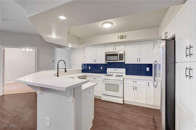 6709 Cobre Azul Avenue 102, Las Vegas, NV 89108