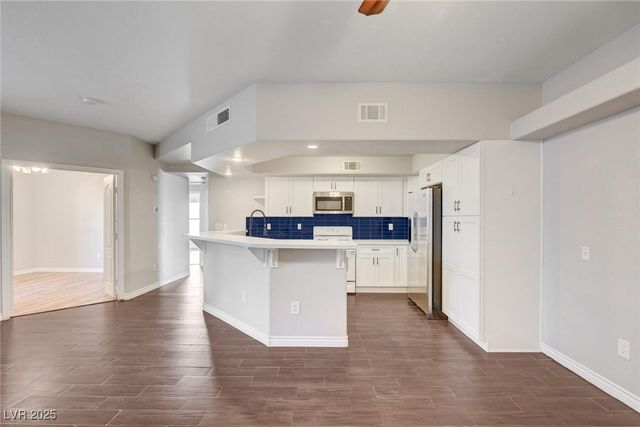 6709 Cobre Azul Avenue 102, Las Vegas, NV 89108