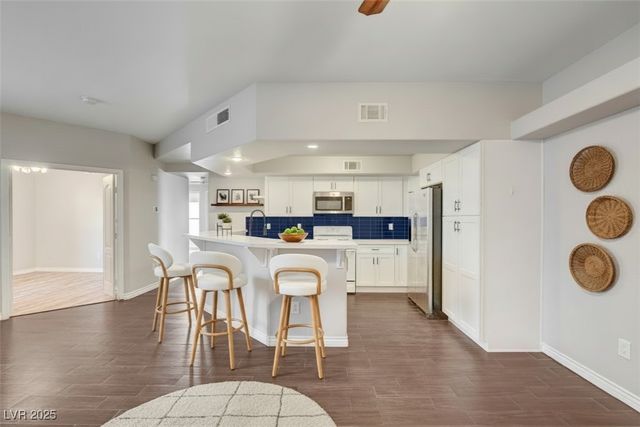 6709 Cobre Azul Avenue 102, Las Vegas, NV 89108