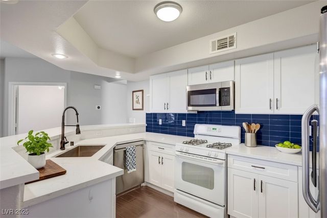 6709 Cobre Azul Avenue 102, Las Vegas, NV 89108