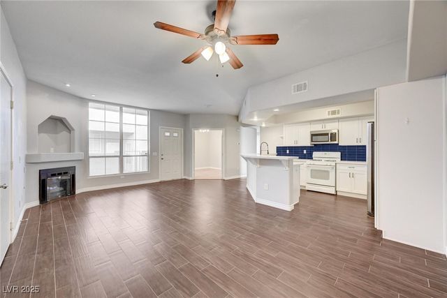 6709 Cobre Azul Avenue 102, Las Vegas, NV 89108