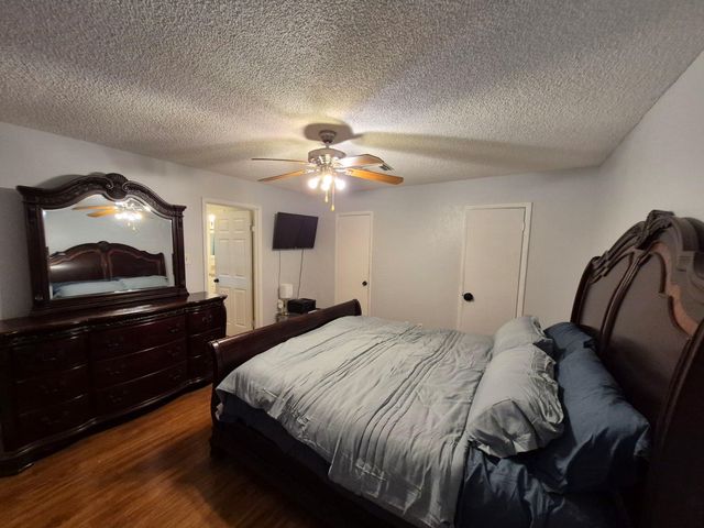 10911 Sageyork Dr, South Houston, TX 77089