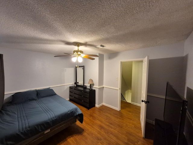 10911 Sageyork Dr, South Houston, TX 77089