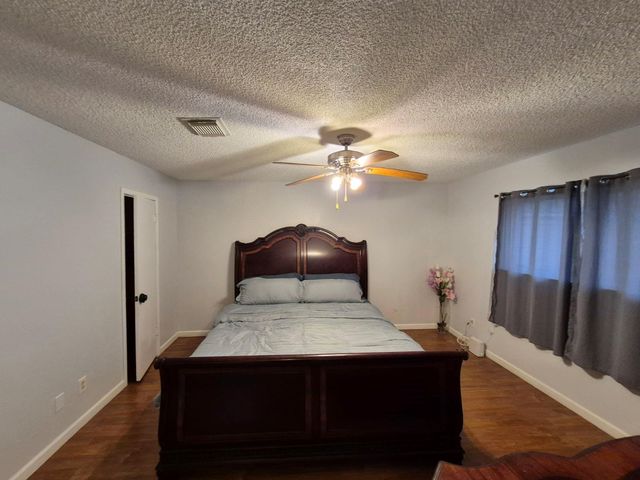 10911 Sageyork Dr, South Houston, TX 77089