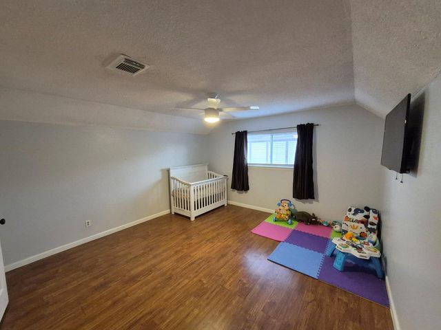 10911 Sageyork Dr, South Houston, TX 77089