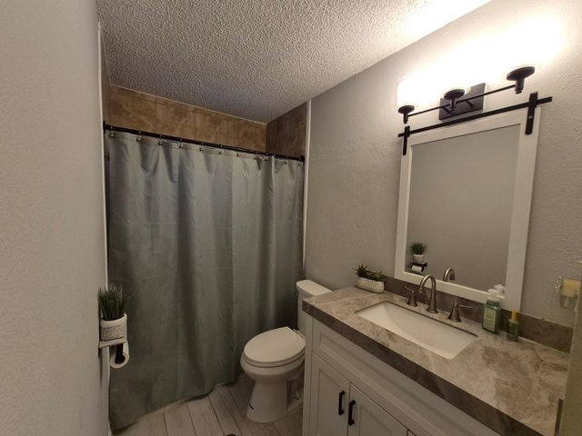 10911 Sageyork Dr, South Houston, TX 77089