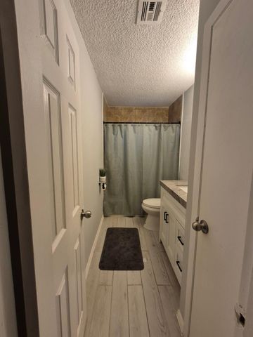 10911 Sageyork Dr, South Houston, TX 77089