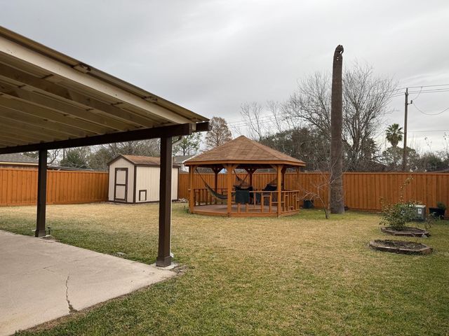 10911 Sageyork Dr, South Houston, TX 77089