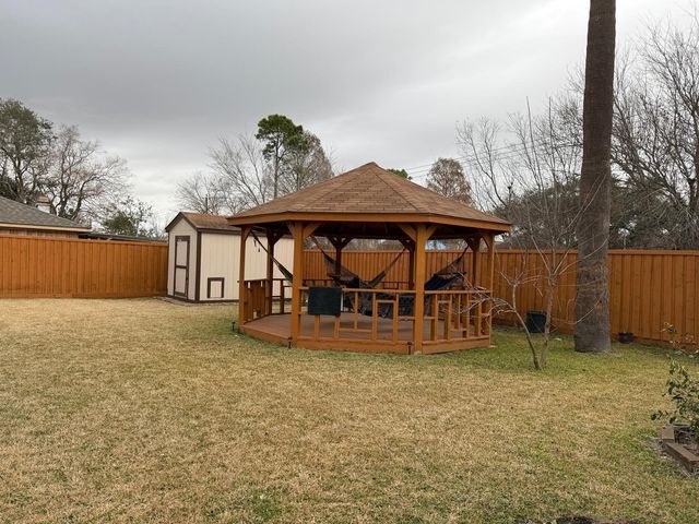 10911 Sageyork Dr, South Houston, TX 77089