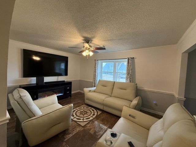 10911 Sageyork Dr, South Houston, TX 77089