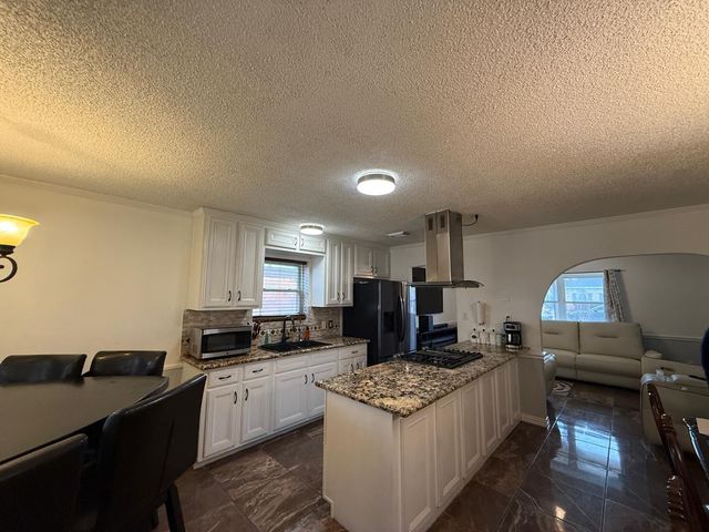 10911 Sageyork Dr, South Houston, TX 77089