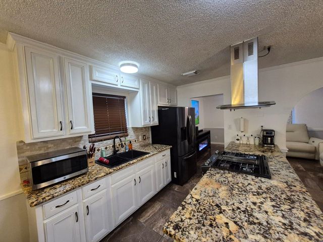 10911 Sageyork Dr, South Houston, TX 77089