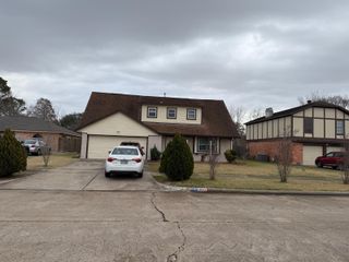 10911 Sageyork Dr, South Houston, TX 77089