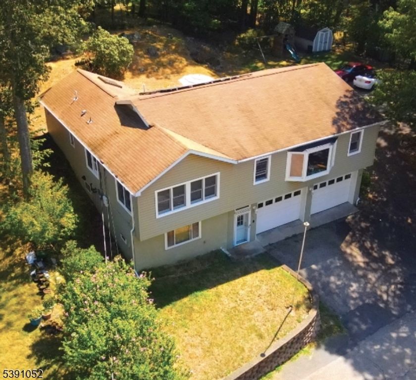 335 Elmira Trl, Hopatcong Boro, NJ 07843