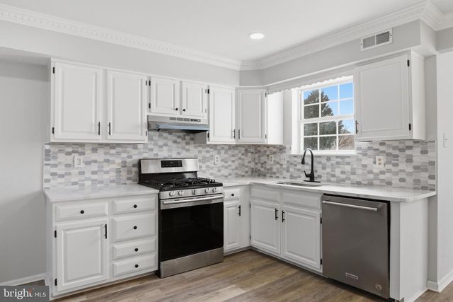 8 MULBERRY ST, Sicklerville, NJ 08081