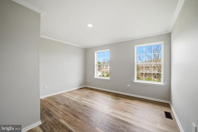 8 MULBERRY ST, Sicklerville, NJ 08081