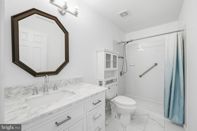 8 MULBERRY ST, Sicklerville, NJ 08081