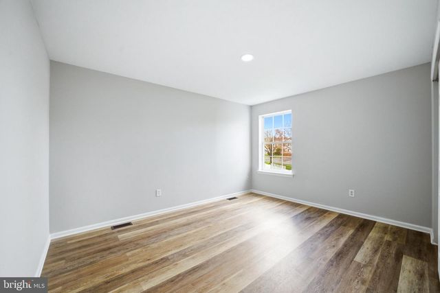 8 MULBERRY ST, Sicklerville, NJ 08081