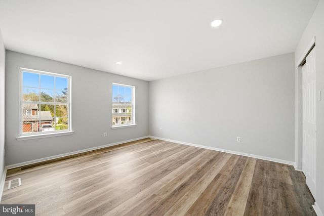 8 MULBERRY ST, Sicklerville, NJ 08081