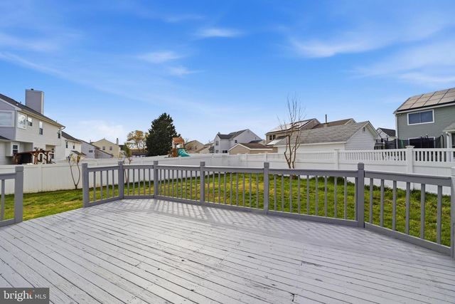 8 MULBERRY ST, Sicklerville, NJ 08081