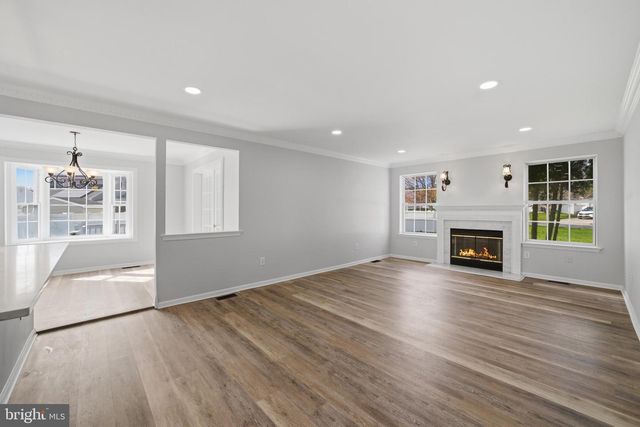 8 MULBERRY ST, Sicklerville, NJ 08081