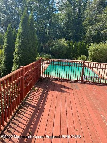 4 Ferris Court, Oakhurst, NJ 07755