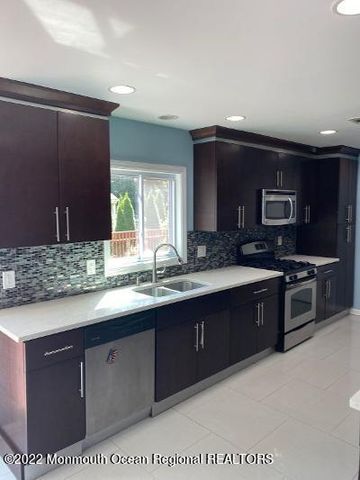 4 Ferris Court, Oakhurst, NJ 07755