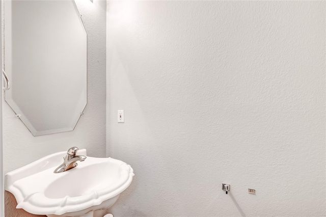 16100 S Great Oaks DR 102, Round Rock, TX 78681