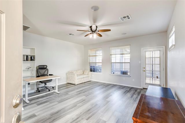 16100 S Great Oaks DR 102, Round Rock, TX 78681