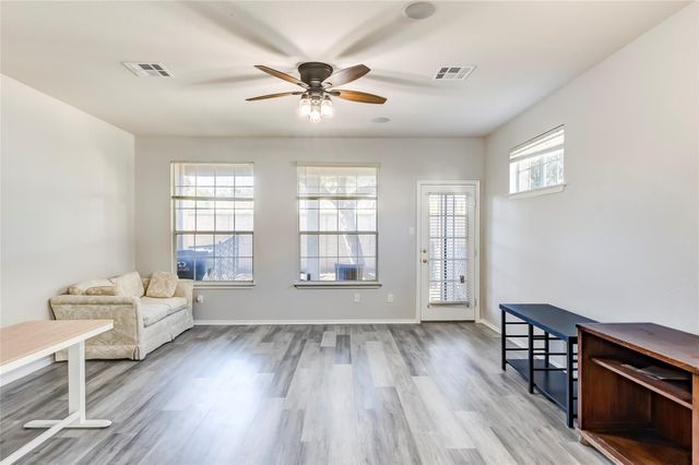 16100 S Great Oaks DR 102, Round Rock, TX 78681