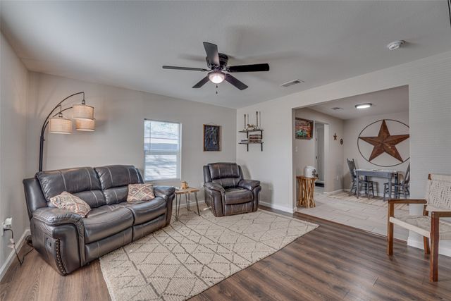 511 Wyatt Street, Waxahachie, TX 75165