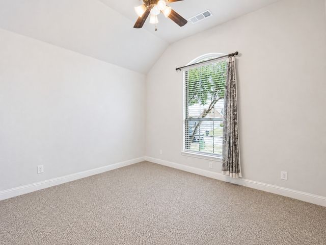528 Thompson Drive, Van Alstyne, TX 75495