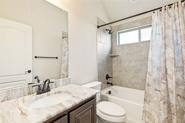 528 Thompson Drive, Van Alstyne, TX 75495