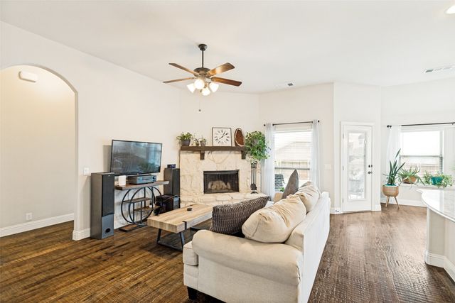528 Thompson Drive, Van Alstyne, TX 75495